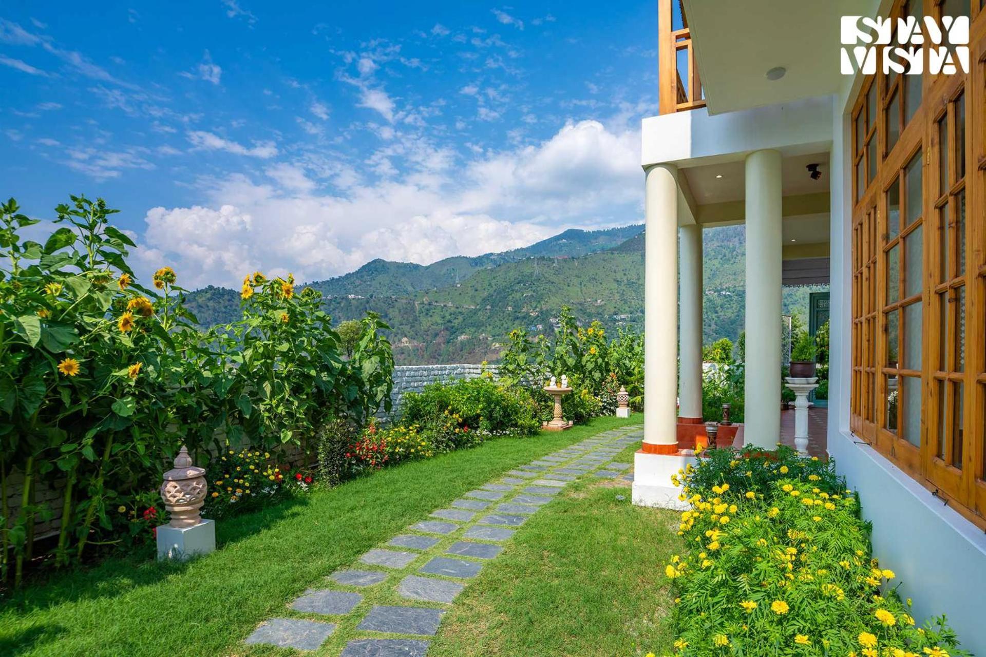 Stayvista At The Oakridge 4 Bhk Villa In Dharamshala With Jacuzzi & Balcony Chamba  Exterior foto