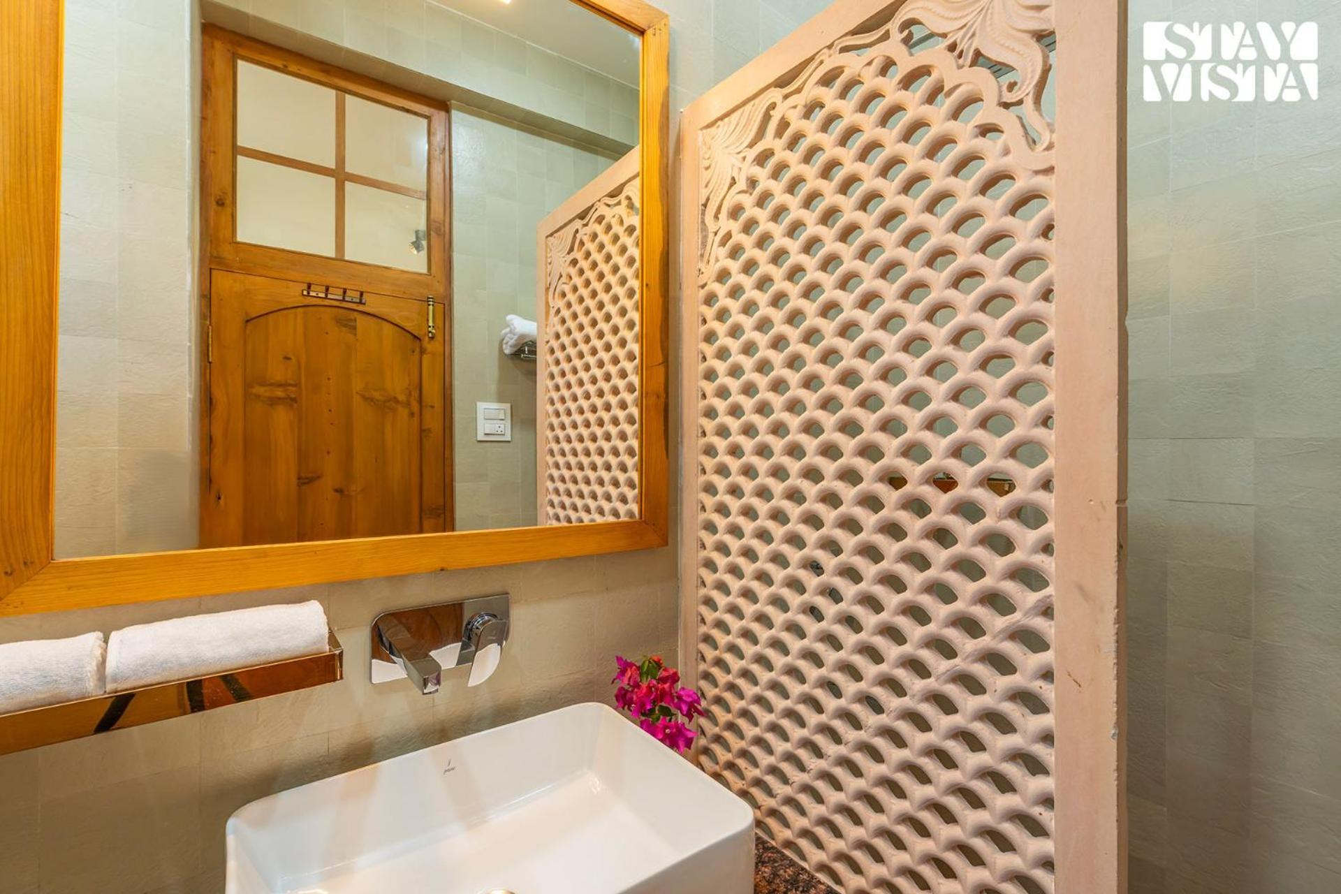 Stayvista At The Oakridge 4 Bhk Villa In Dharamshala With Jacuzzi & Balcony Chamba  Exterior foto